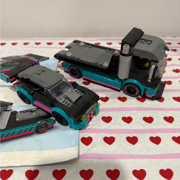 LEGO City 60406 Transporter Truck - Black and Teal - Picture 4 of 9